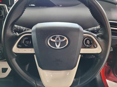 2017 Toyota Prius - Thumbnail