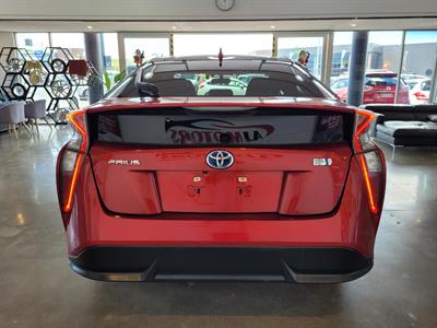 2017 Toyota Prius - Thumbnail