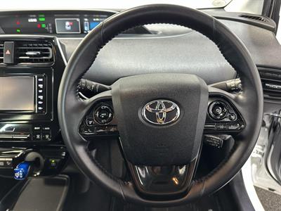 2019 Toyota Prius - Thumbnail