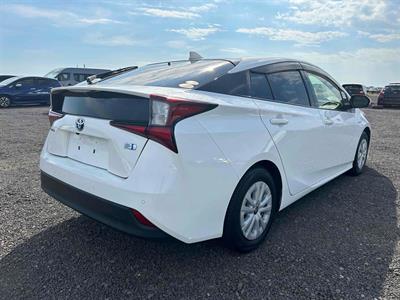 2019 Toyota Prius - Thumbnail