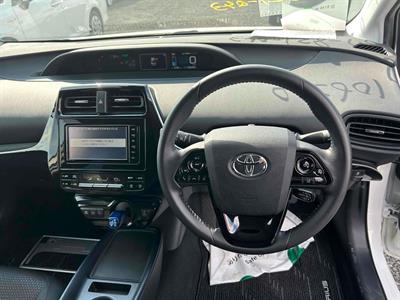 2019 Toyota Prius - Thumbnail