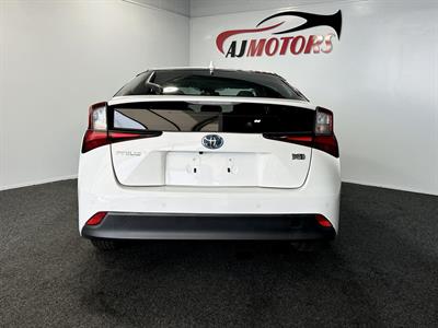 2019 Toyota Prius - Thumbnail