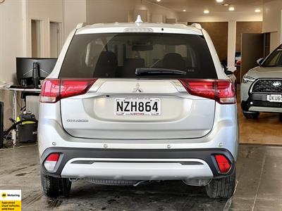 2021 Mitsubishi Outlander - Thumbnail