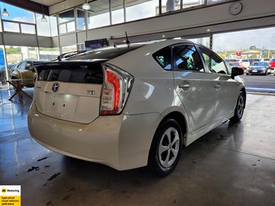 2013 Toyota Prius - Thumbnail