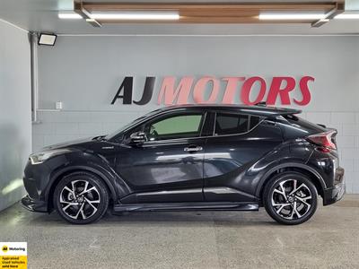 2017 Toyota C-HR - Thumbnail