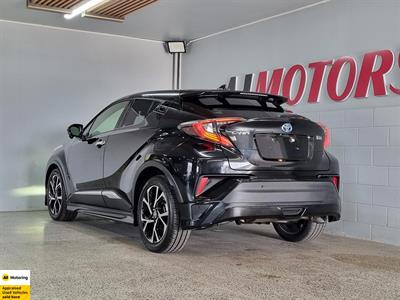 2017 Toyota C-HR - Thumbnail