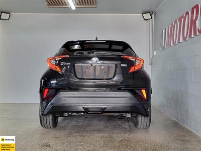 2017 Toyota C-HR - Thumbnail