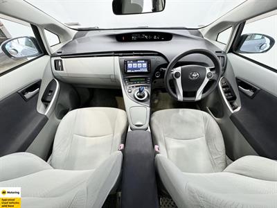 2010 Toyota Prius - Thumbnail