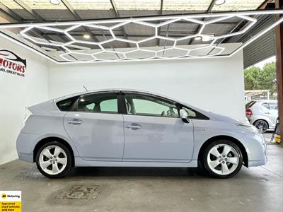 2010 Toyota Prius - Thumbnail