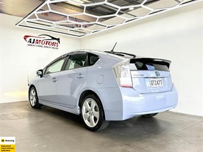 2010 Toyota Prius - Thumbnail