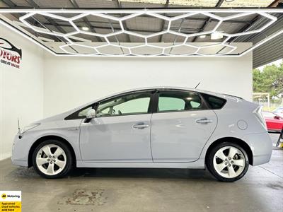 2010 Toyota Prius - Thumbnail