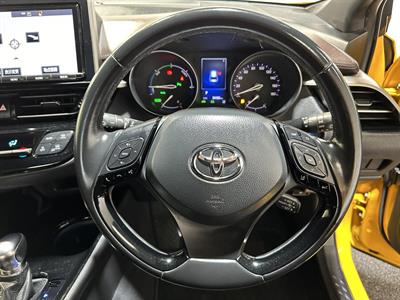 2017 Toyota C-HR - Thumbnail