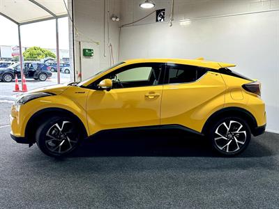 2017 Toyota C-HR - Thumbnail