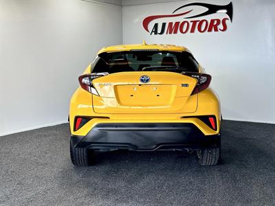 2017 Toyota C-HR - Thumbnail