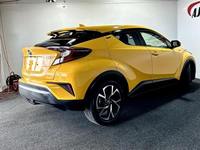 2017 Toyota C-HR - Thumbnail