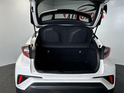 2017 Toyota C-HR - Thumbnail