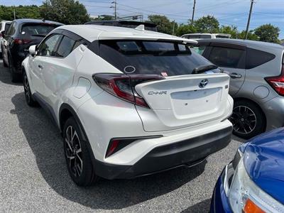 2017 Toyota C-HR - Thumbnail