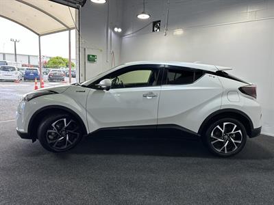 2017 Toyota C-HR - Thumbnail