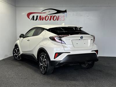 2017 Toyota C-HR - Thumbnail