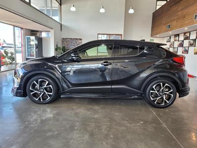 2017 Toyota C-HR - Thumbnail