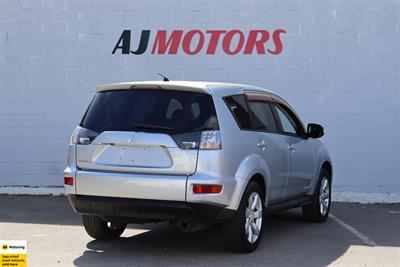 2012 Mitsubishi Outlander - Thumbnail