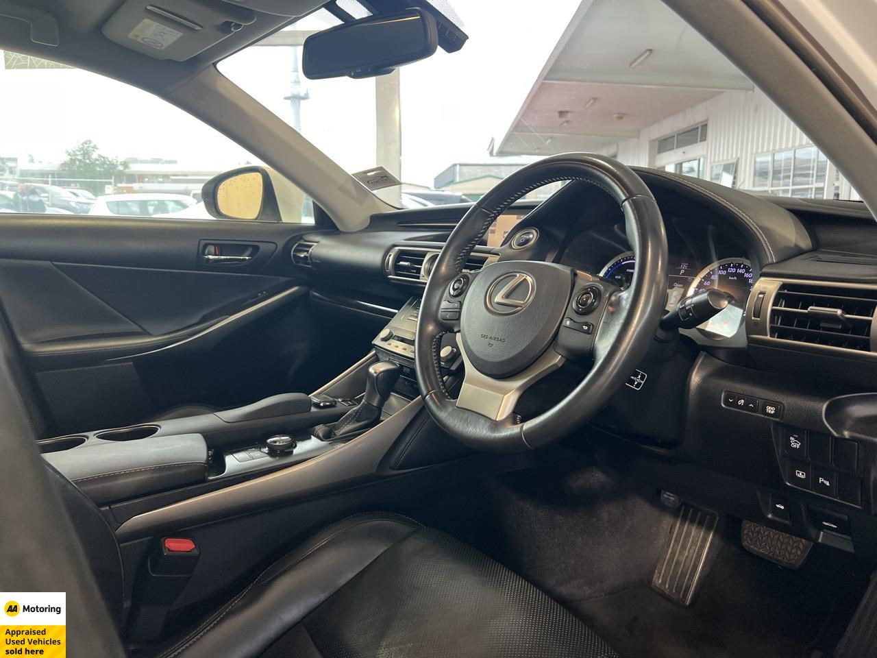 2014 Lexus IS 300h