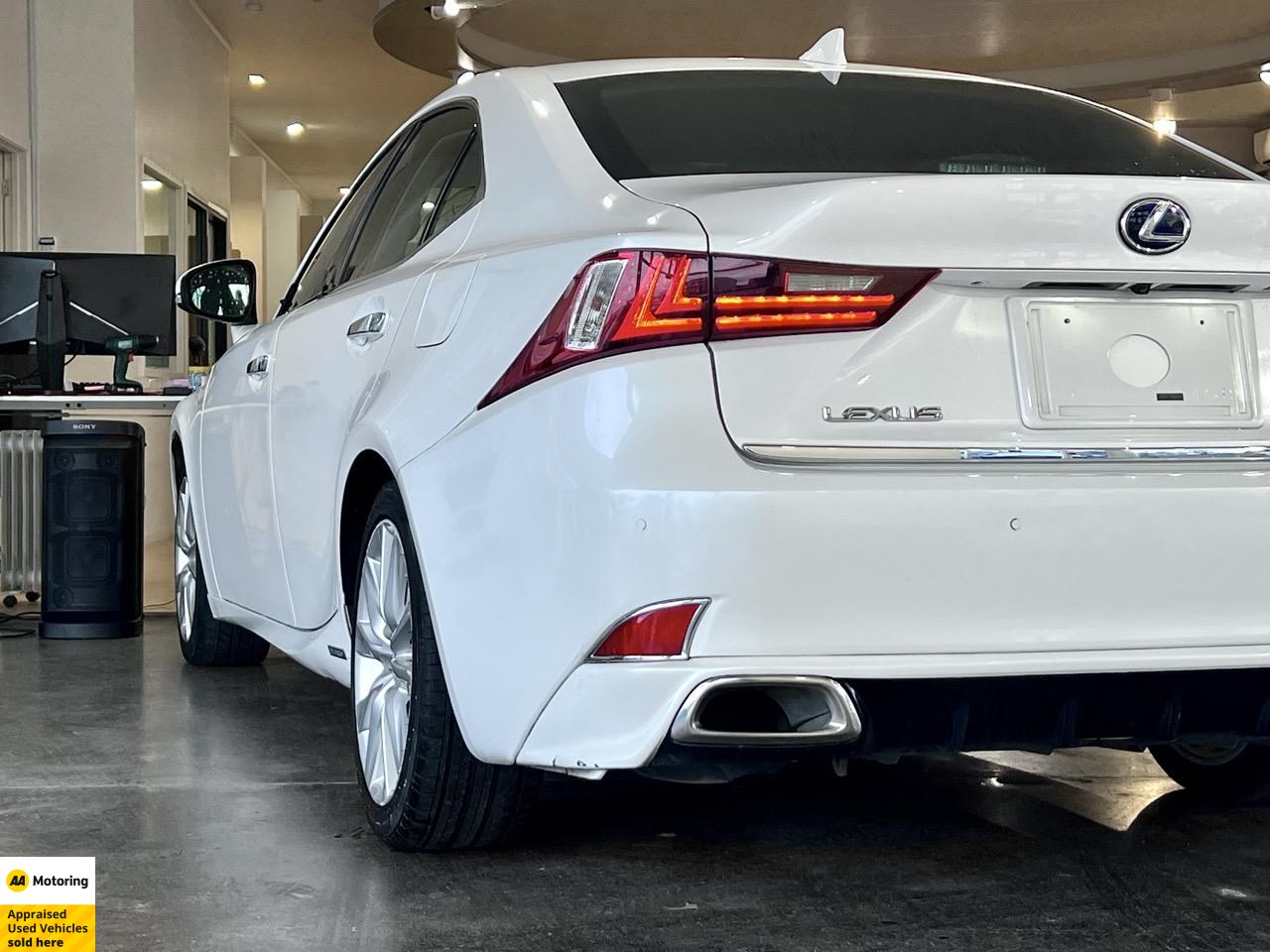 2014 Lexus IS 300h