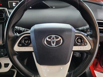 2017 Toyota Prius - Thumbnail