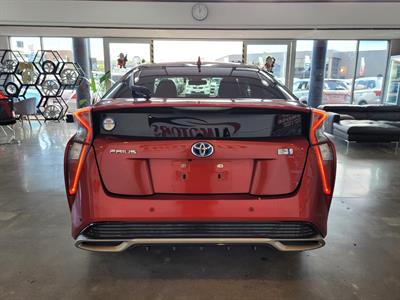 2017 Toyota Prius - Thumbnail