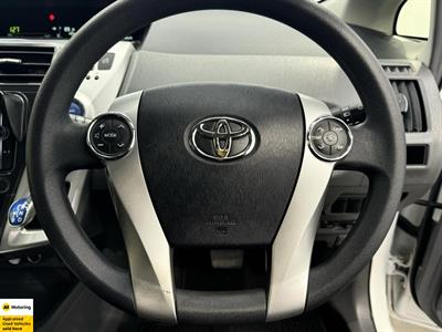 2013 Toyota Prius - Thumbnail