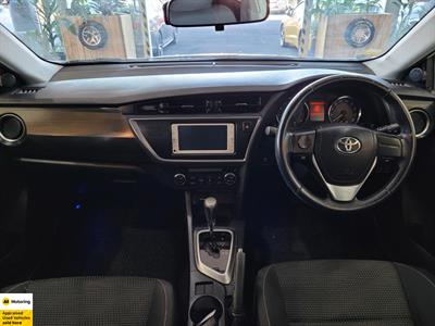 2012 Toyota Auris - Thumbnail