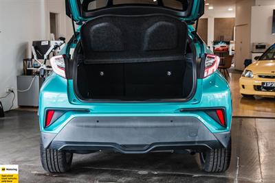 2018 Toyota C-HR - Thumbnail