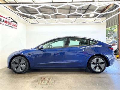 2022 Tesla Model 3 - Thumbnail