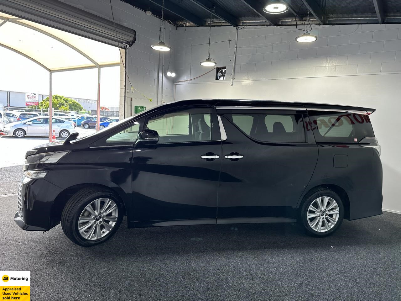 2015 Toyota Vellfire