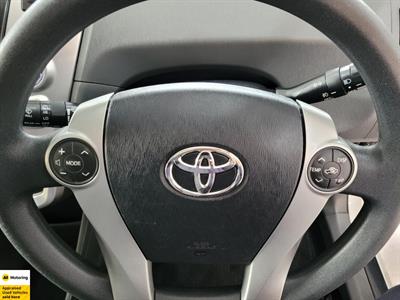 2014 Toyota Prius - Thumbnail