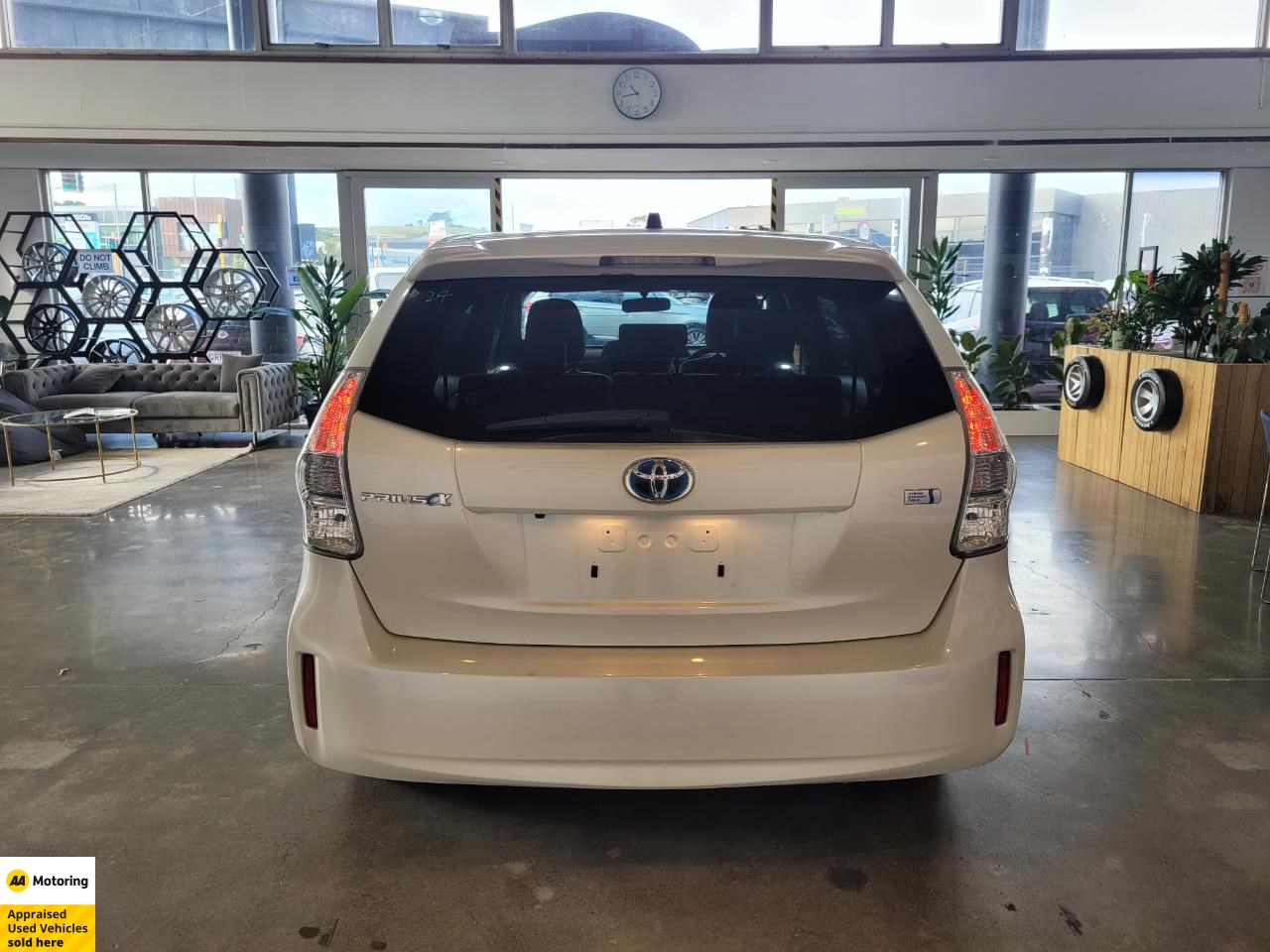 2014 Toyota Prius Alpha