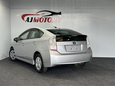 2011 Toyota Prius - Thumbnail