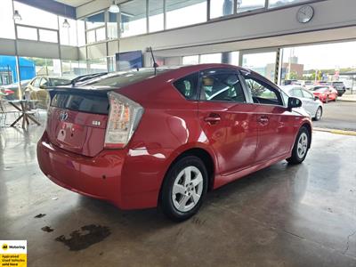 2010 Toyota Prius - Thumbnail