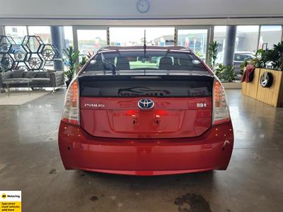 2010 Toyota Prius - Thumbnail