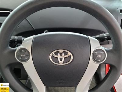 2010 Toyota Prius - Thumbnail