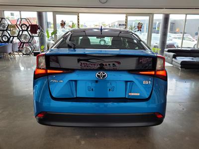 2020 Toyota Prius - Thumbnail