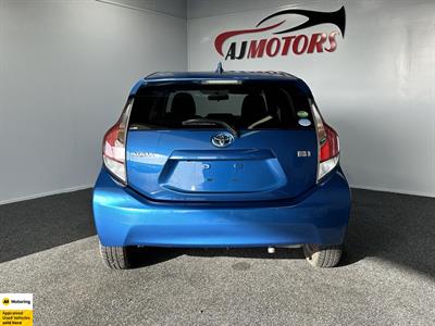 2016 Toyota Aqua - Thumbnail