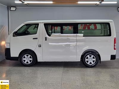 2016 Toyota Hiace - Thumbnail