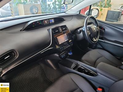 2019 Toyota Prius - Thumbnail