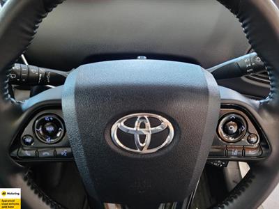 2019 Toyota Prius - Thumbnail