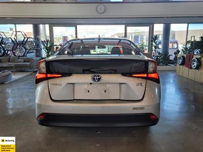 2019 Toyota Prius - Thumbnail