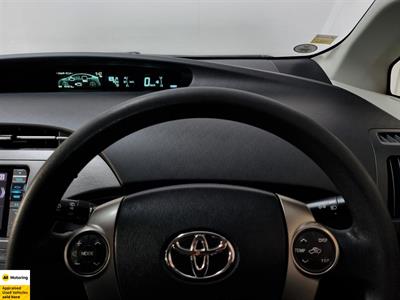 2014 Toyota Prius - Thumbnail