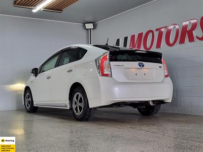 2014 Toyota Prius - Thumbnail