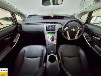 2014 Toyota Prius - Thumbnail