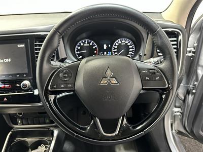 2022 Mitsubishi Outlander - Thumbnail